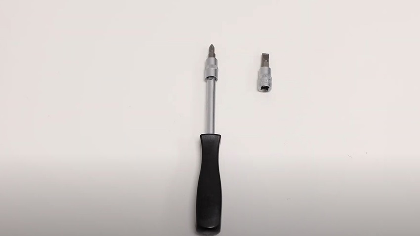 Flat head screwdriver